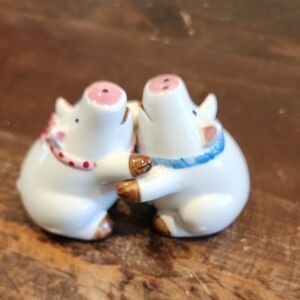 Charming White Pig Figurines for Small Pets